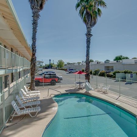 Bridgeway Inn & Suites Redding Exterior photo