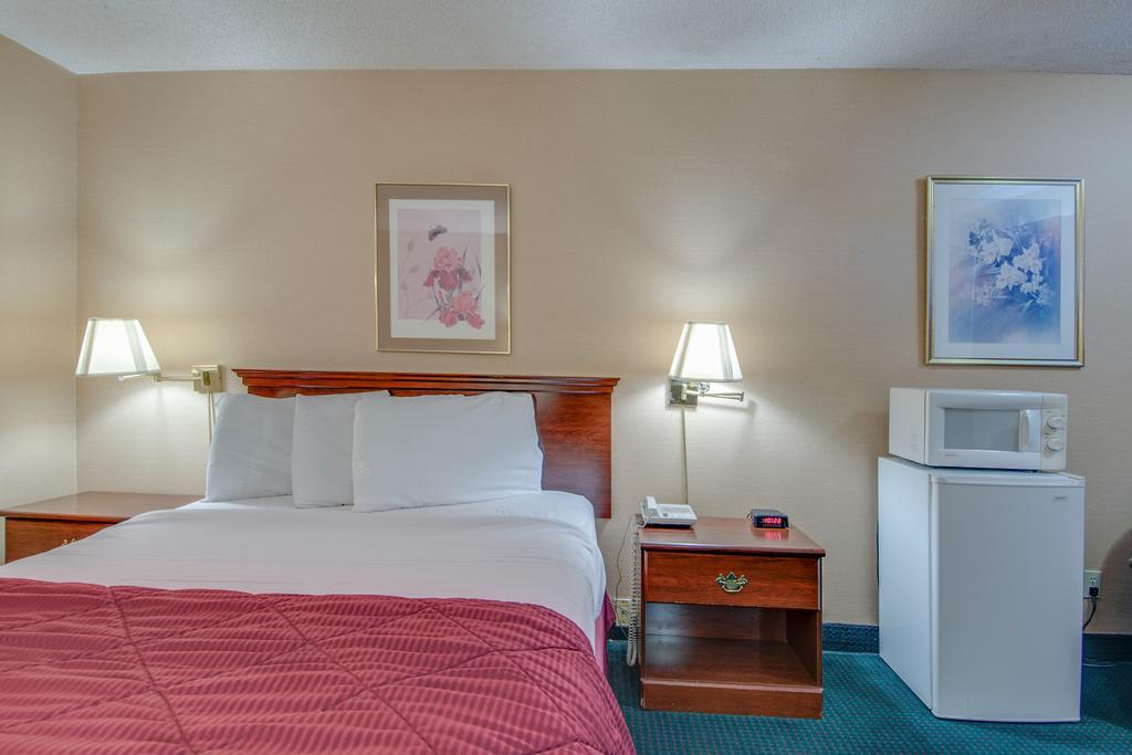 Bridgeway Inn & Suites Redding Exterior photo