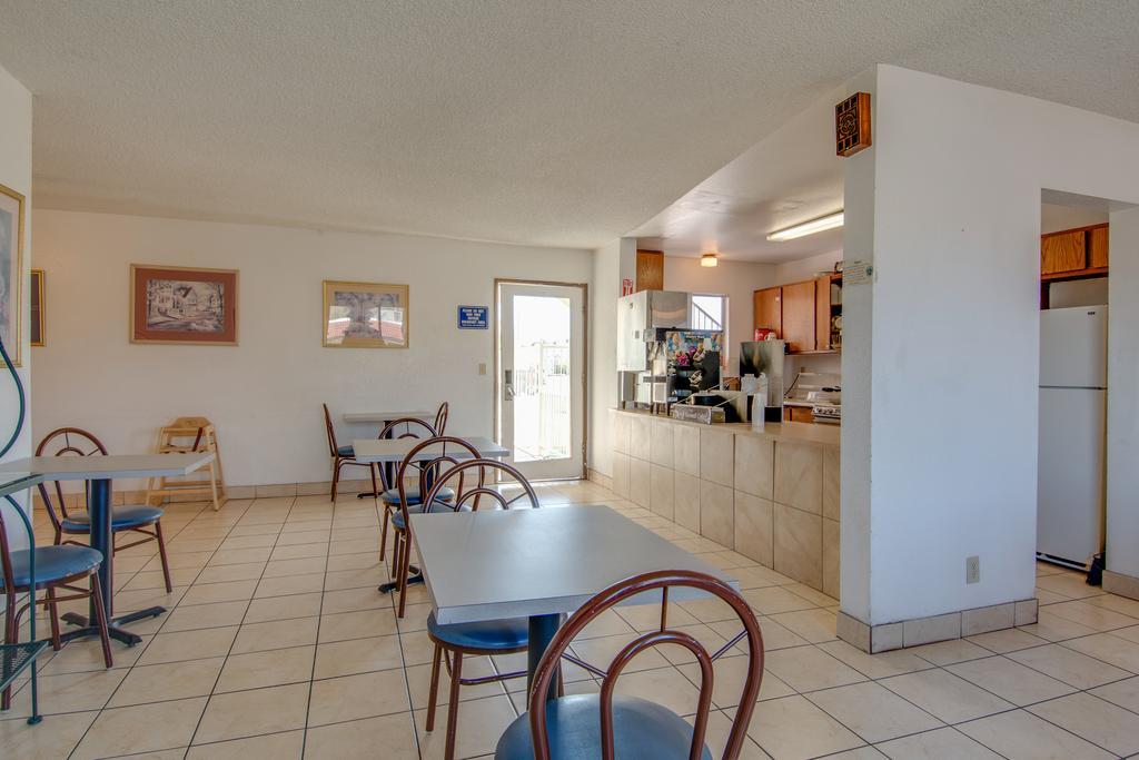 Bridgeway Inn & Suites Redding Exterior photo
