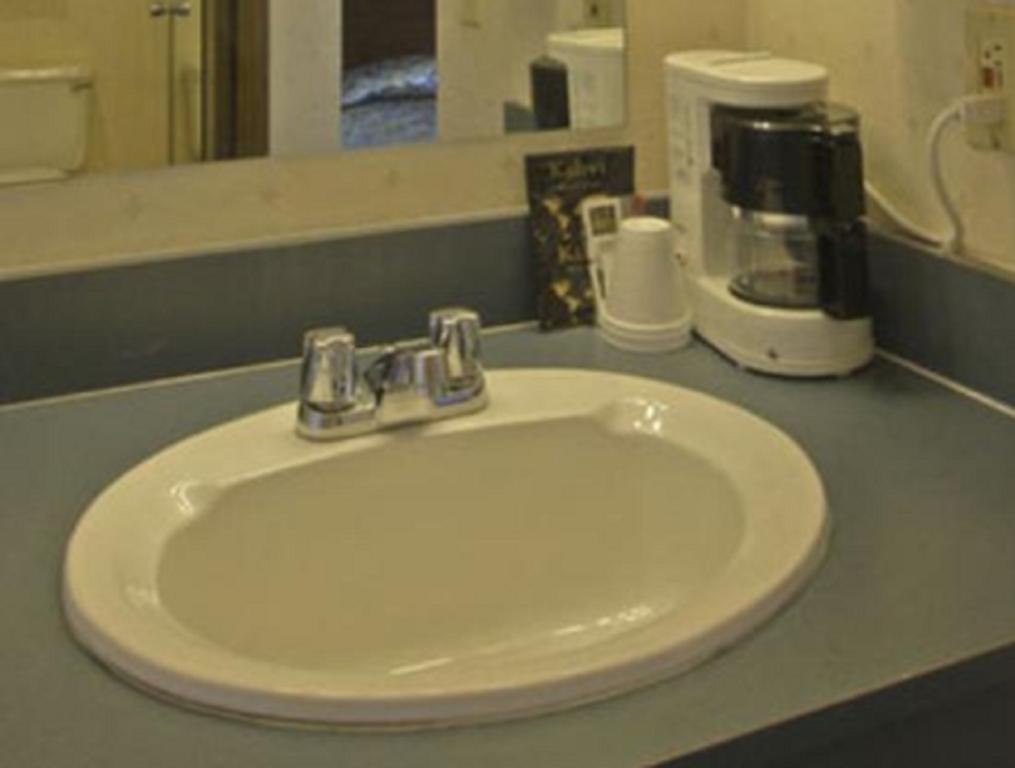 Bridgeway Inn & Suites Redding Room photo